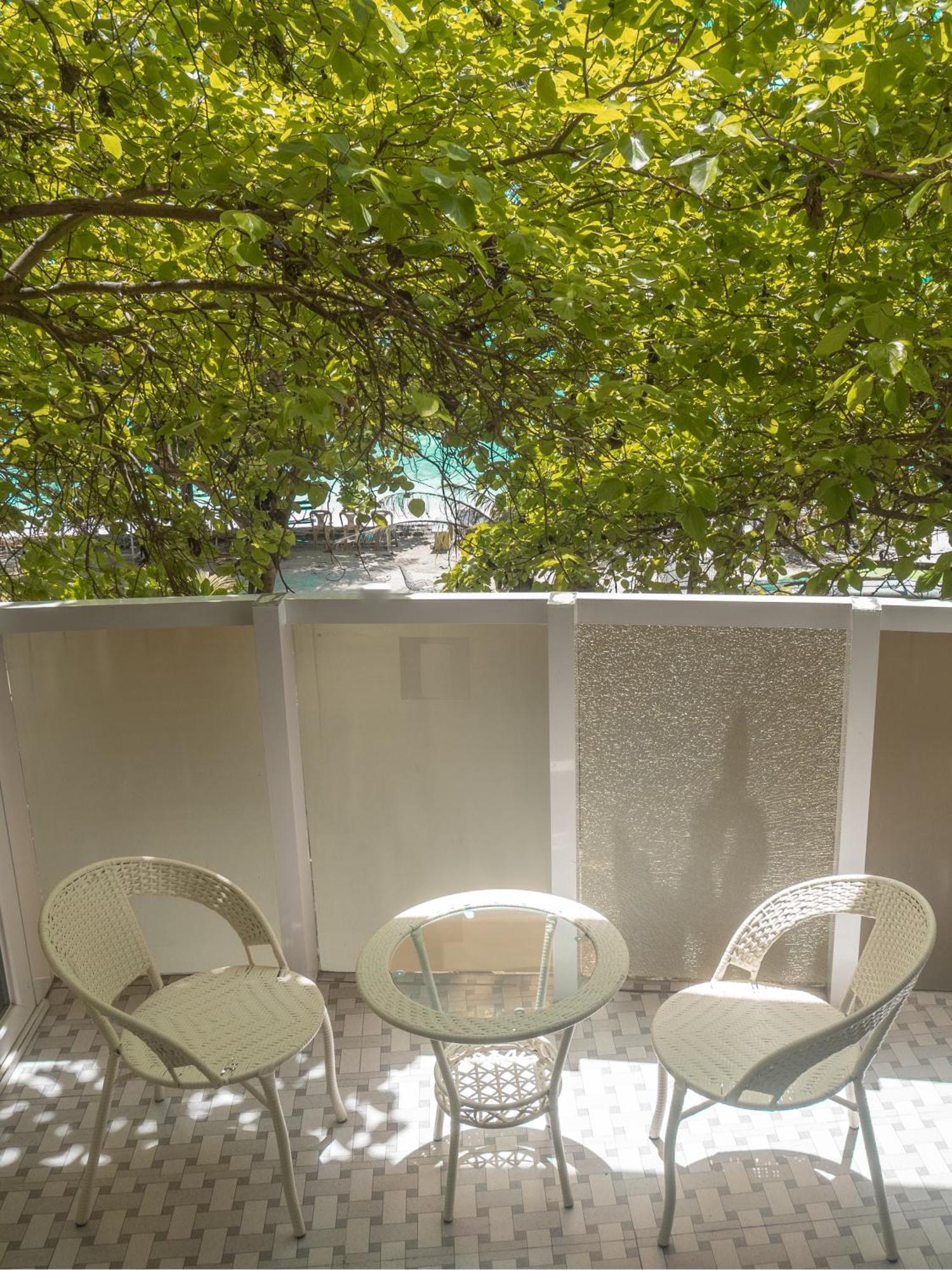 Beachfront Apartment Male Exterior photo