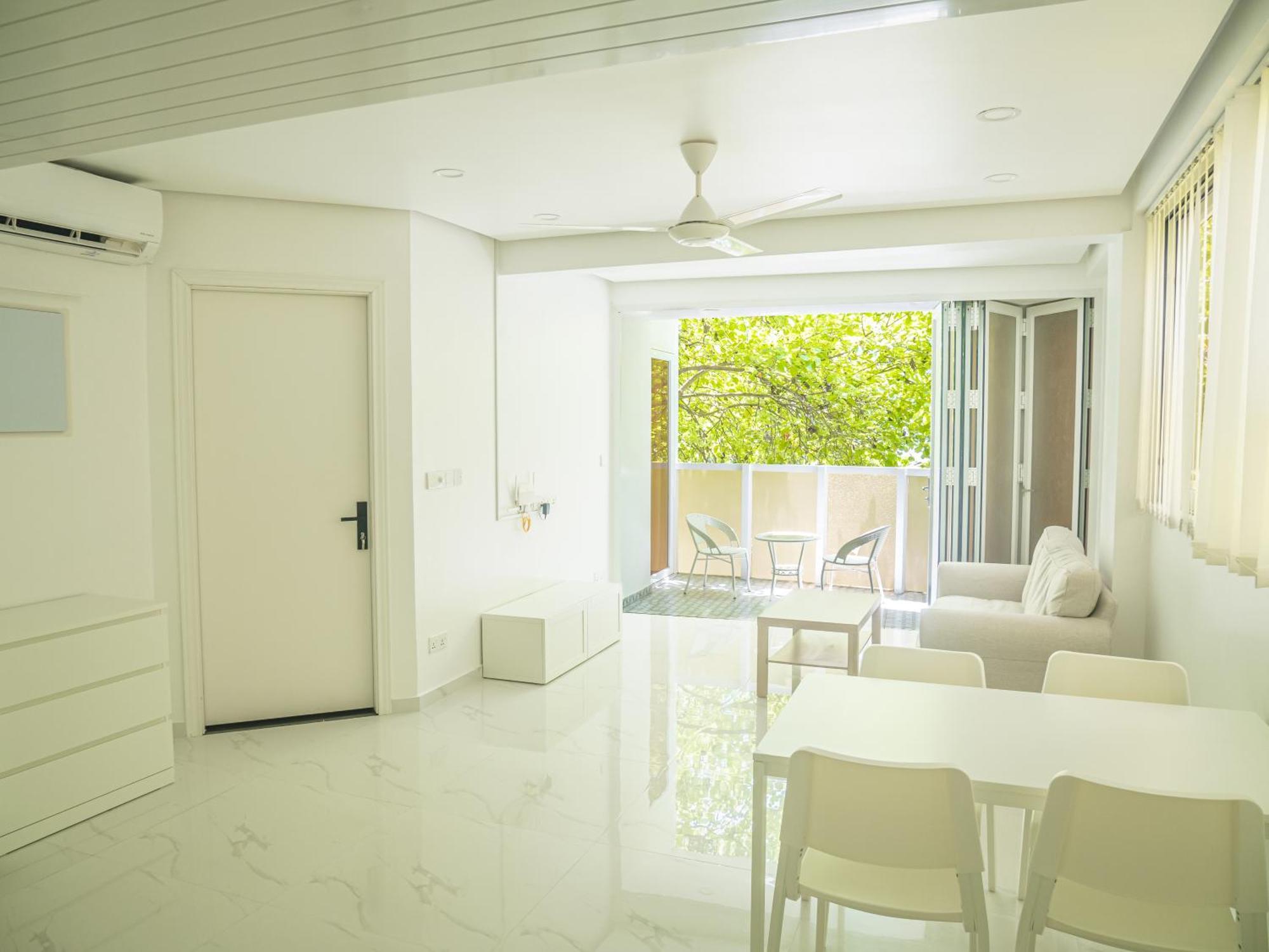 Beachfront Apartment Male Exterior photo